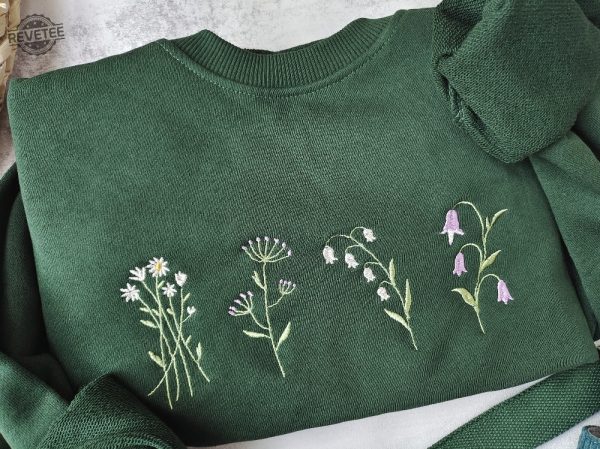 Cute Wildflowers Embroidered Crewneck Dark Green Daisy Sweatshirt Floral Embroidered Sweatshirt Gifts For Her Gifts For Mom Unique revetee 2