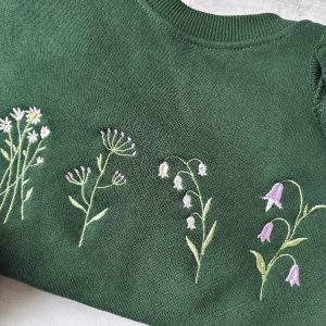 Cute Wildflowers Embroidered Crewneck Dark Green Daisy Sweatshirt Floral Embroidered Sweatshirt Gifts For Her Gifts For Mom Unique revetee 3