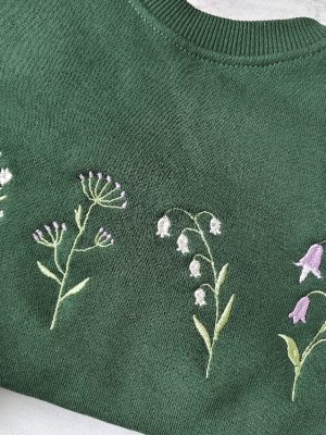 Cute Wildflowers Embroidered Crewneck Dark Green Daisy Sweatshirt Floral Embroidered Sweatshirt Gifts For Her Gifts For Mom Unique revetee 3