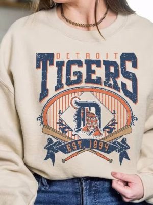 Detroit Baseball Sweatshirt Vintage Detroit Tigers Womens Shirt Detroit Tiger Baseball Shirt Detroit Tigers Logo Shirt Detroit Baseball Team Shirt revetee 2