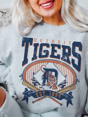 Detroit Baseball Sweatshirt Vintage Detroit Tigers Womens Shirt Detroit Tiger Baseball Shirt Detroit Tigers Logo Shirt Detroit Baseball Team Shirt revetee 3