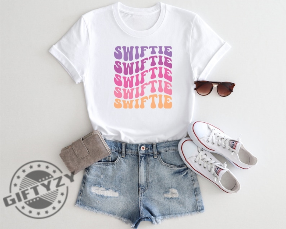 Swiftie Fan Tee Swiftie Shirt I Am A Swiftie Sweatshirt Taylor Girls Tshirt First Concert Outfits Retro Swiftie Hoodie Eras Tour Movie Shirt