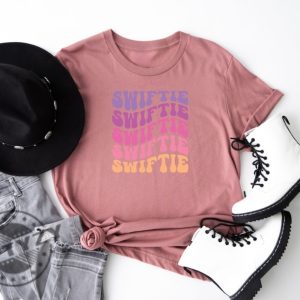 Swiftie Fan Tee Swiftie Shirt I Am A Swiftie Sweatshirt Taylor Girls Tshirt First Concert Outfits Retro Swiftie Hoodie Eras Tour Movie Shirt giftyzy 3