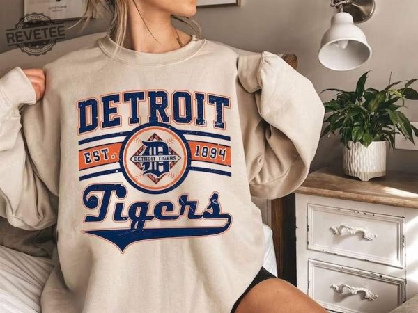 Detroit Baseball Crewneck Sweatshirt Vintage Detroit Baseball T Shirt Detroit Tigers Sweatshirt Detroit Tigers Tigers Baseball Unique revetee 1