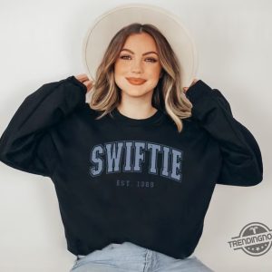 Vintage Style Swiftie Sweatshirt Taylor Swift Est 1989 Fan Gift Shirt Christmas Gift For Women trendingnowe 2