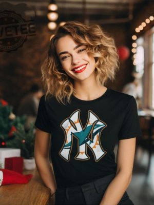 Miami Dolphins New York Yankees Black Unisex T Shirt Unique Miami Dolphins New York Yankees Black Unisex Hoodie revetee 2