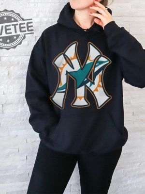 Miami Dolphins New York Yankees Black Unisex T Shirt Unique Miami Dolphins New York Yankees Black Unisex Hoodie revetee 3