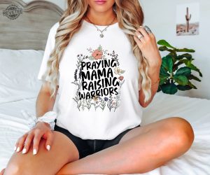 Praying Mama Raising Warriors Shirt Christian Mom Tshirt Religious Floral Mom Shirt Bible Verse Shirt Mothers Day Shirt Unique revetee 4