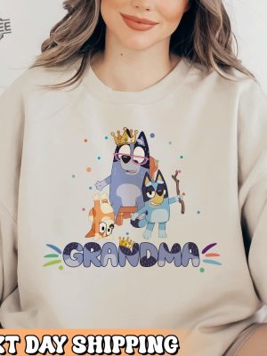 Cute Blue Dog Grandma Sweatshirt Blue Dog Grandma Queen Sweatshirt Sweatshirt For Mothers Day Blue Dog Family Hoodie revetee 5