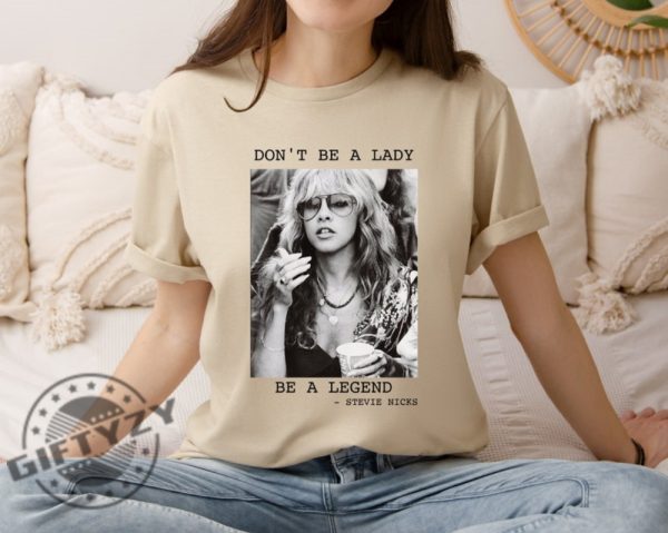 Vintage Stevinicks Shirt Fleetwood Mac Hoodie Stevinicks 2024 Tour Tshirt Stevi Shirt Fan Gifts Dont Be A Lady Be A Legend Sweatshirt Music Concert Shirt giftyzy 2