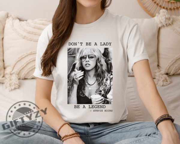 Vintage Stevinicks Shirt Fleetwood Mac Hoodie Stevinicks 2024 Tour Tshirt Stevi Shirt Fan Gifts Dont Be A Lady Be A Legend Sweatshirt Music Concert Shirt giftyzy 5