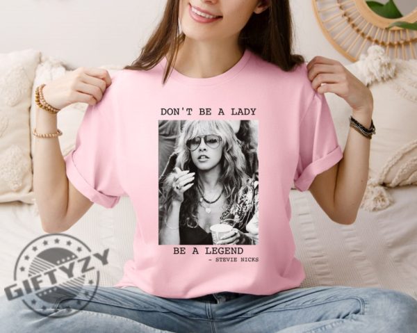 Vintage Stevinicks Shirt Fleetwood Mac Hoodie Stevinicks 2024 Tour Tshirt Stevi Shirt Fan Gifts Dont Be A Lady Be A Legend Sweatshirt Music Concert Shirt giftyzy 6