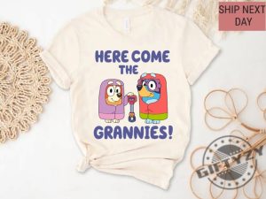 Here Come The Grannies Bluey Shirt giftyzy 2