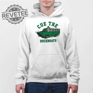 Cue The Duck Boats Boston Champs Shirt Cue The Duck Boats Shirt Cue The Duckboats Boston Celtics Shirts revetee 4