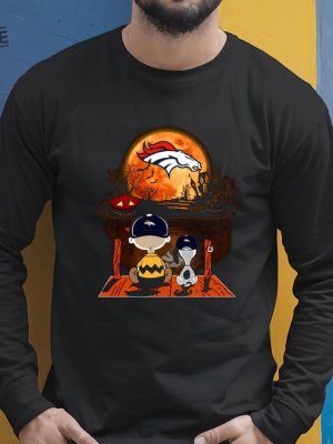 Charlie Brown Snoopy Watching Denver Broncos Shirt Denver Broncos Halloween Shirts Charlie Brown Snoopy Denver Broncos Shirts revetee 4