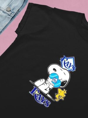 Snoopy Love Tampa Bay Rays Football Shirt Unique Tampa Bay Rays Snoopy Hug Shirt revetee 2