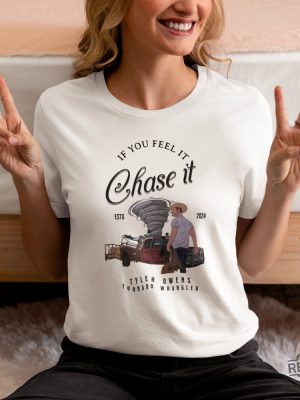 Tyler Owens Twisters T Shirt If You Feel It Chase It Shirt Glen Powell Twisters Shirt revetee 4