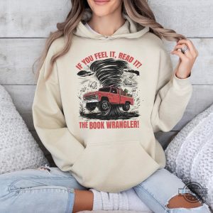 the book wrangler twisters t shirt sweatshirt hoodie if you feel it read it gift for bookaholics book reading lovers laughinks 2