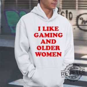 I Like Gaming And Older Woman Shirt I Like Older Women Shirt revetee 2