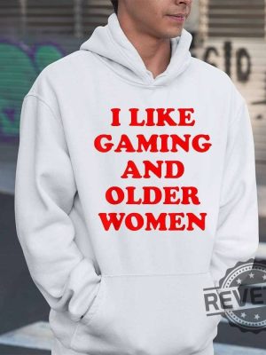 I Like Gaming And Older Woman Shirt I Like Older Women Shirt revetee 2