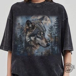 Vintage Wolf 90S Graphic Shirt Wolf Lovers Retro Tee Cute Wolf Gift revetee 2