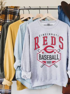 Cincinnati Reds Vintage Baseball T Shirt Vintage Cincinnati Reds Crewneck Sweatshirt revetee 3