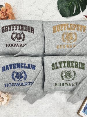 Harry Potte Embroidered Shirt Hogwarts Witchcraft And Wizardry Sweatshirt Gryffindor Sweater revetee 5