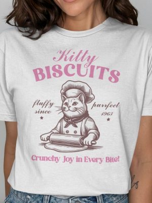 Kitty Biscuits Cat Baker Shirt Cute Cat Lover Gift Vintage Cat Graphic Tee Fluffy Biscuits Tshirt revetee 2