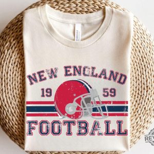 Distressed New England Football Shirt Patriots Football Crewneck Retro Patriots Shirt revetee 3