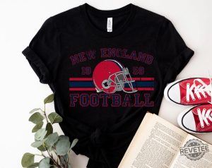 Distressed New England Football Shirt Patriots Football Crewneck Retro Patriots Shirt revetee 4