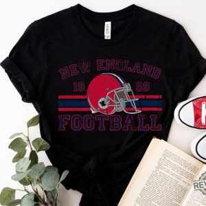 Distressed New England Football Shirt Patriots Football Crewneck Retro Patriots Shirt revetee 4