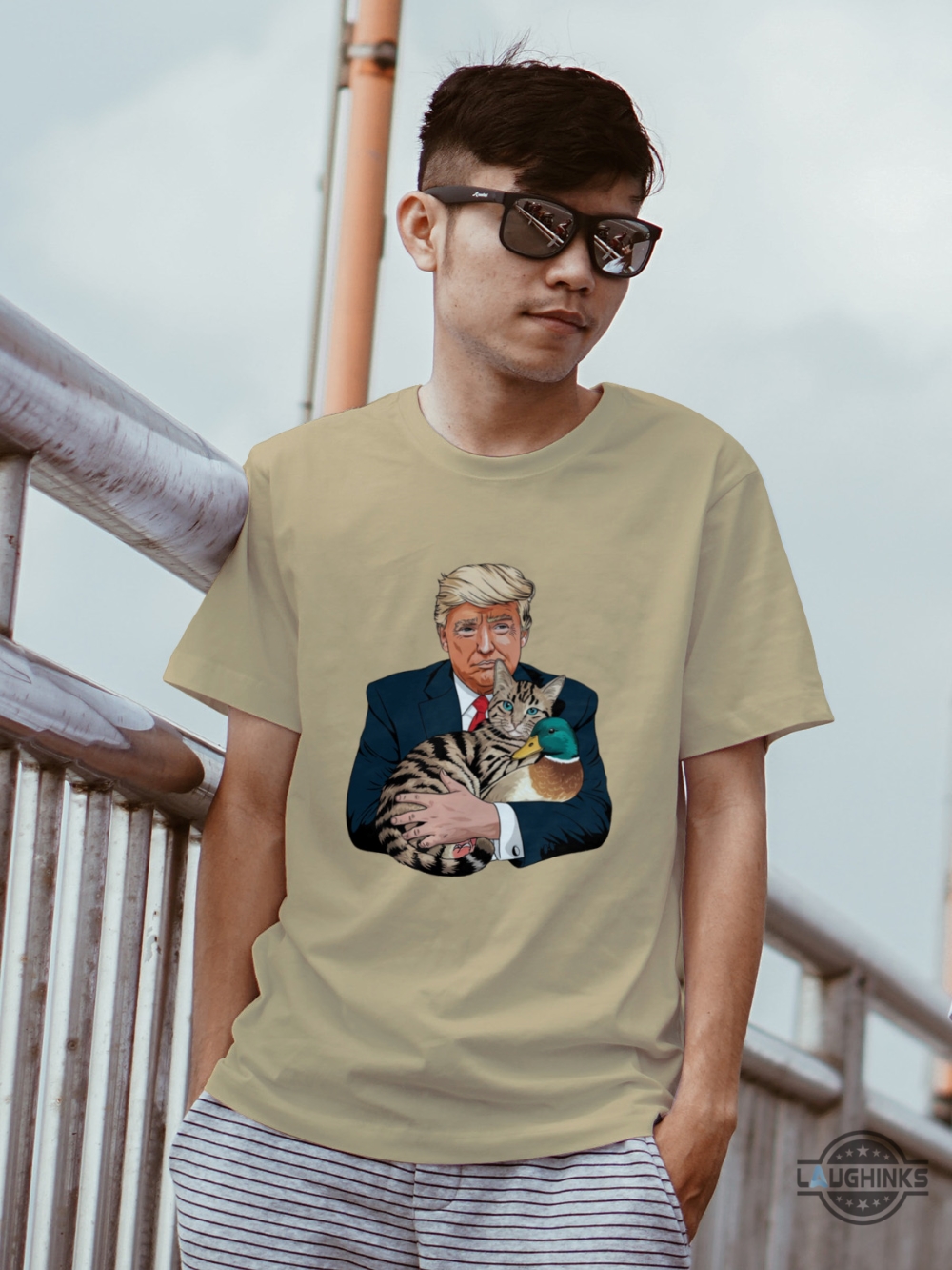 donald trump hugs duck and cat shirt haitian springfield oh felon 2024 vintage tee laughinks 1