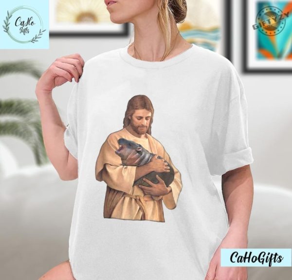 Jesus Moo Deng Shirt Jesus Loves Moo Deng Bouncy Pig Cute Baby Hippo Meme Tshirt Moo Deng Shirt giftyzy 5