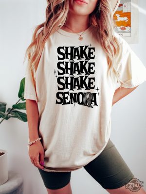 Shake Shake Shake Senora T Shirt Beetlejuice Costume Girl Beetlejuice Characters Girls Beetlejuice Costume Spirit Halloween Hoodie Sweatshirt New revetee 2