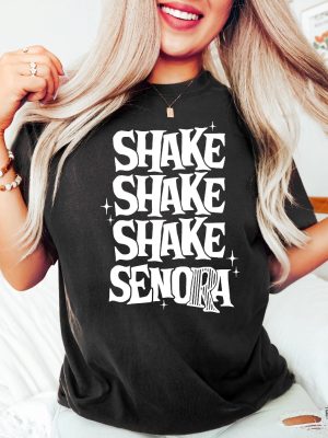 Shake Shake Shake Senora T Shirt Beetlejuice Costume Girl Beetlejuice Characters Girls Beetlejuice Costume Spirit Halloween Hoodie Sweatshirt New revetee 4