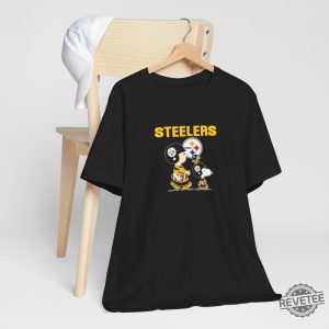 Snoopy Steelers Football Unisex Jersey Short Sleeve Tee Shirt Nfl Football Steelers Snoopy Peanuts Hoodie Sweatshirt T Shirt New revetee 4