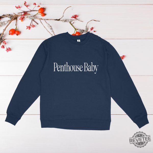 Kelsea Ballerini Penthouse Baby Crewneck revetee 2