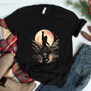 Bigfoot Rocks Hilarious Sasquatch Full Moon Tee giftyzy 1