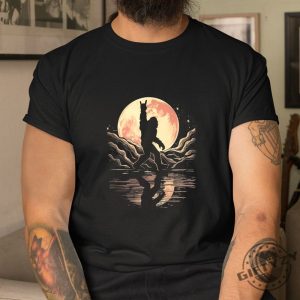 Bigfoot Rocks Hilarious Sasquatch Full Moon Tee giftyzy 1 3