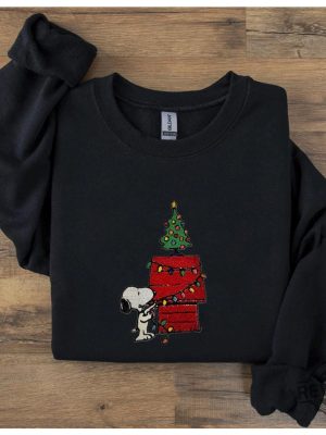 The Peanuts Snoopy Christmas Embroidered Sweatshirt Shirt Hoodie Snoopy Christmas Apparel Snoopy Christmas Tree Crewneck Unique revetee 2