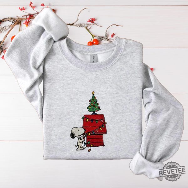 The Peanuts Snoopy Christmas Embroidered Sweatshirt Shirt Hoodie Snoopy Christmas Apparel Snoopy Christmas Tree Crewneck Unique revetee 4