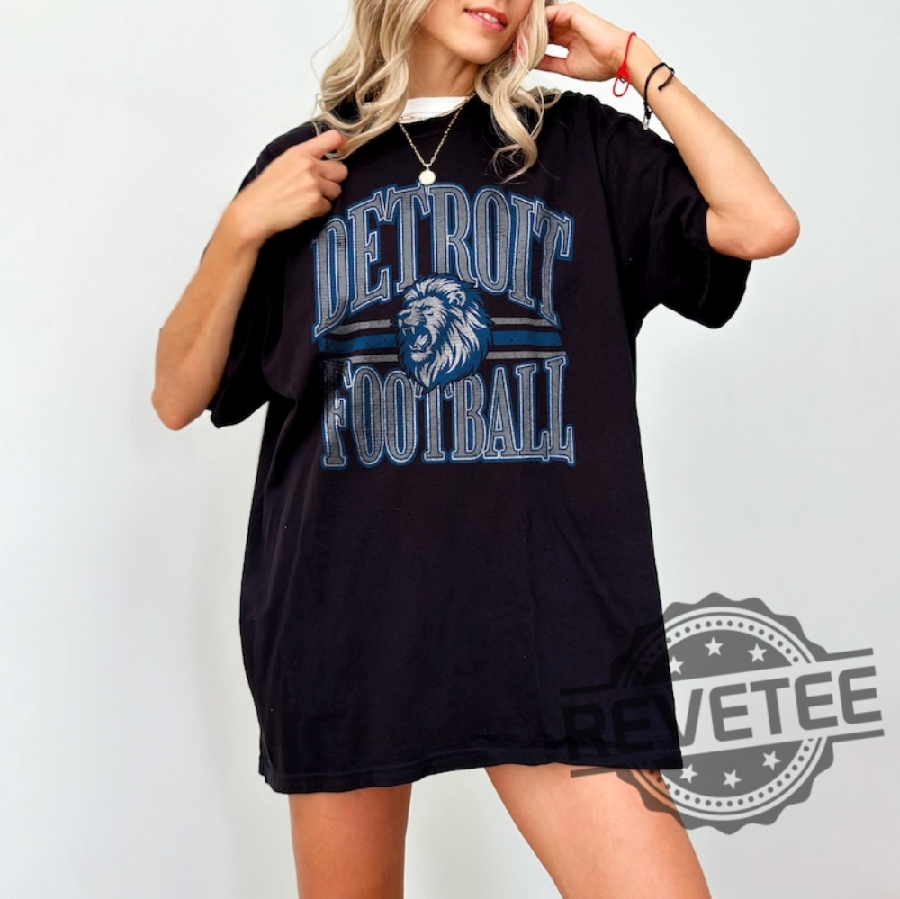 Detroit Lions Football Shirt Hoodie Sweatshirt Vintage Season Gift for Lion Fans Tee Shirts Gift For Fan Women Men Daughter Son Tees Tshirt Retro