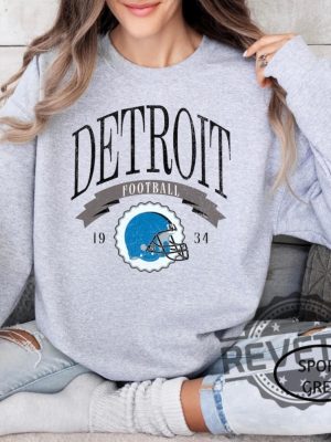 Retro Detroit Lions Sweatshirt Tshirt Hoodie Vintage Lion Crewneck Game Day Sweater Pullover Hoodies Unique revetee 1 1