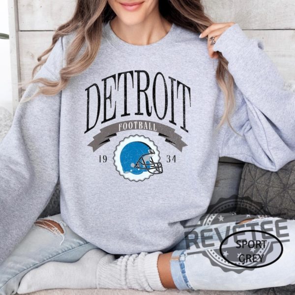 Retro Detroit Lions Sweatshirt Tshirt Hoodie Vintage Lion Crewneck Game Day Sweater Pullover Hoodies Unique revetee 1 1