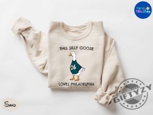 This Silly Goose Loves Philedelphia Unisex Shirt giftyzy 2