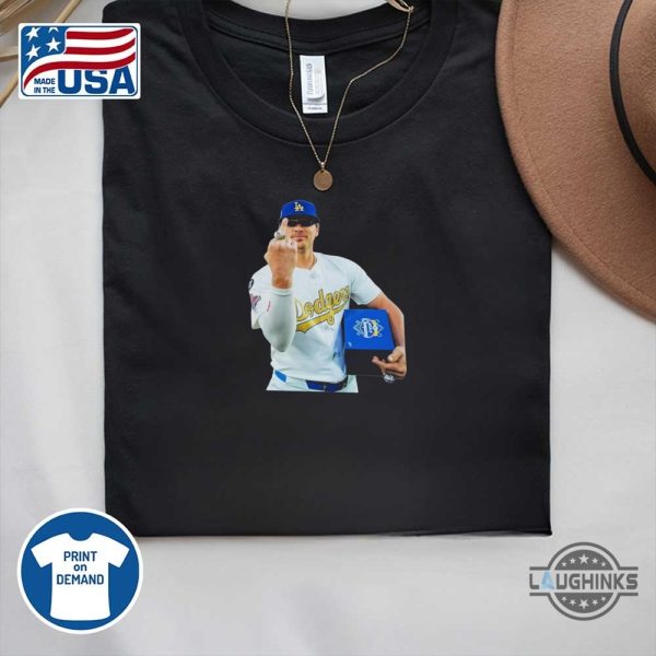 kike hernandez middle finger dodgers shirt
