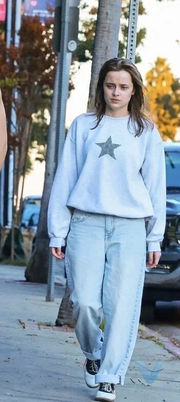 Daughter of Angelina Jolie and Brad Pitt Vivienne Gingham Star Sweater shirt Daughter of Angelina Jolie and Brad Pitt Vivienne Gingham Star Sweater shirt – image 5 of 5