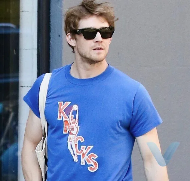 Joe Alwyn Knicks Shirt Joe Alwyn Knicks Shirt – image 5 of 5